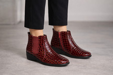 Womens Bungundy Croc Patent