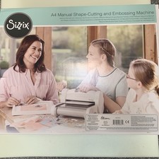 Sizzix A4 Manual Shape-Cutting And Embossing Machine Big Shot Plus Bundle + 7