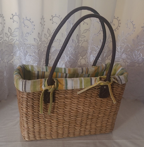 Rectangular wicker basket with - wicker,