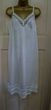 VINTAGE VANITY FAIR LT CREAM  SILKY NYLON EX LONG FULL SLIP PRETTY LACE SZ 12-14