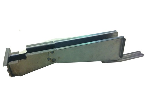Outrigger jacking point - &,