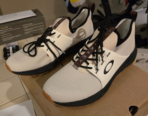 New oakley dry shoe - os,