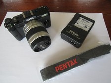 PENTAX Q digital  12mp camera with 02 standard lens, only 861 shutter count mint