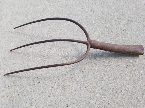 Vintage tine prong iron - vintage,