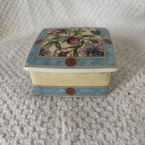 Vtg 1995 wedgewood bone - 1995,