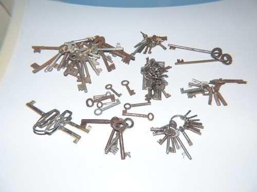 Vintage keys job lot assorted - lot,
