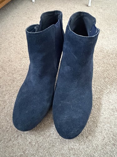 Stunning blue suede heeled - stunning,