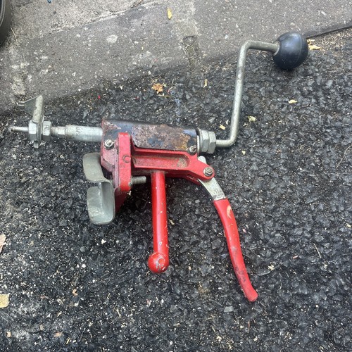 Spiral tile hole cutter - cutter, clamp