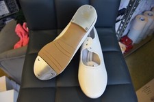 White  encore low heel tap