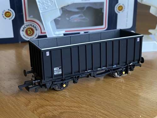 Bachmann 379 45 - oo,