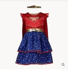 Wonder Woman dressing Up