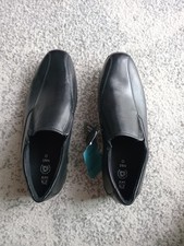New Marks and Spencer boy’s black leather laced school shoes size 4