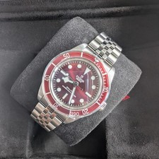 TUDOR Black Bay Burgundy |