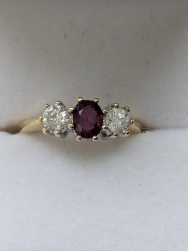 18ct ruby diamond 3 stone - 18ct,
