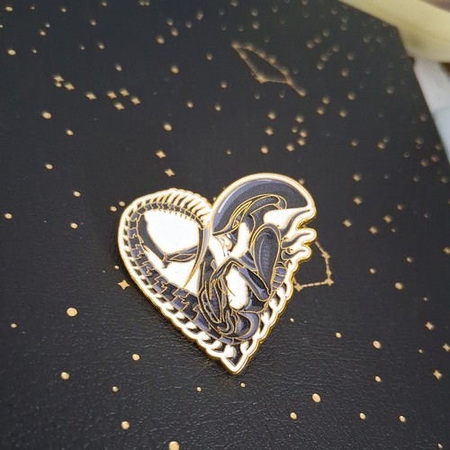 Alien xenomorph heart - xenomorph, enamel