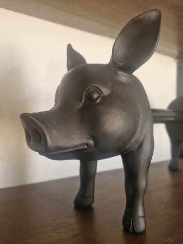 Pig shaped kitchen - roll, holder