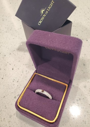 Crown light white sapphire - of,