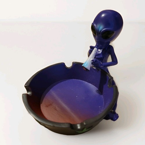 Alien ashtray smoking joint - ashtray,