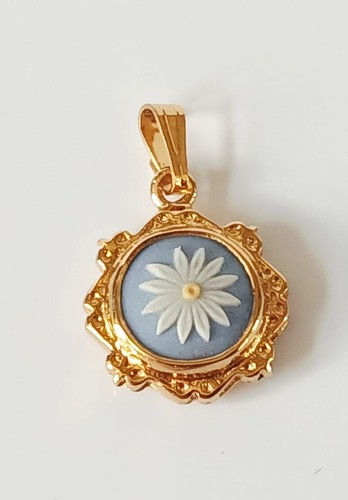Wedgwood jasperware pendant - jasperware,