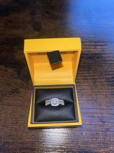 9ct white gold - 9ct, set