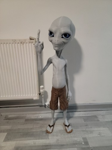 Paul the alien - alien, garage