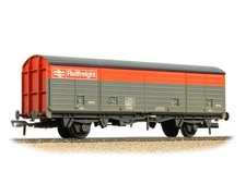 Bachmann 38-144C VDA Van BR Railfreight Red/Grey 200819 Weathered