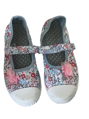 Girls size flat - 11, shoes