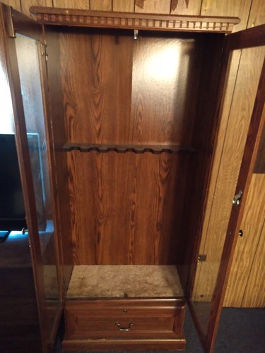 Glass gun cabinet