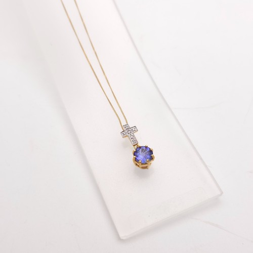 18ct yellow gold - unique, round