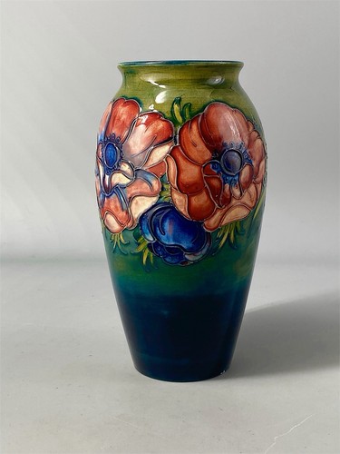 Moorcroft anemone green - anemone, on