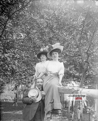 Paris park promenaders antique - paris,