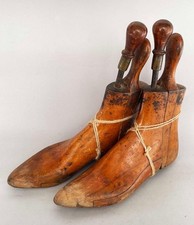 ANTIQUE WOODEN BOOT TREES