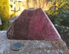 Beautiful thulite healing stone sculpture Leksvik Norway elegant decoration 366 g rose