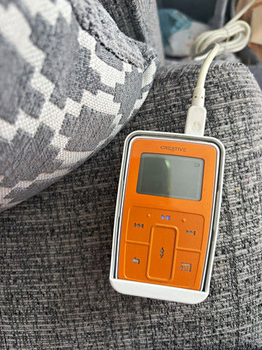 Creative orange usb mp3 player - orange,