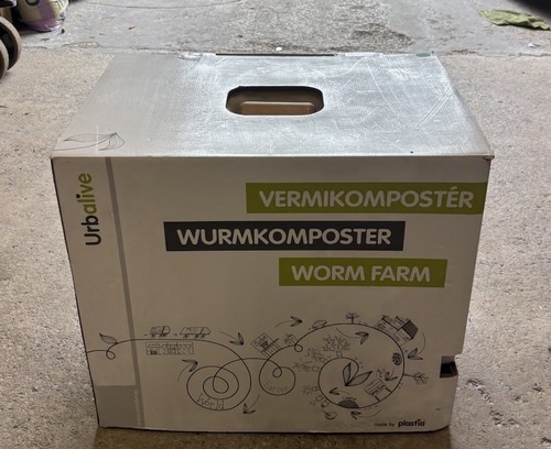 Plastia urbalive worm farm - plastia,