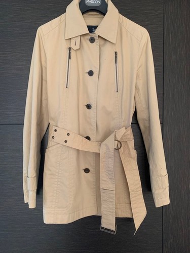 Burberry beige trench coat - beige,