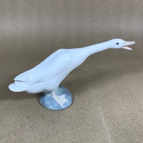 Lladro goose porcelain - lladro,