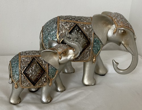 Elephants figurine - elephants,