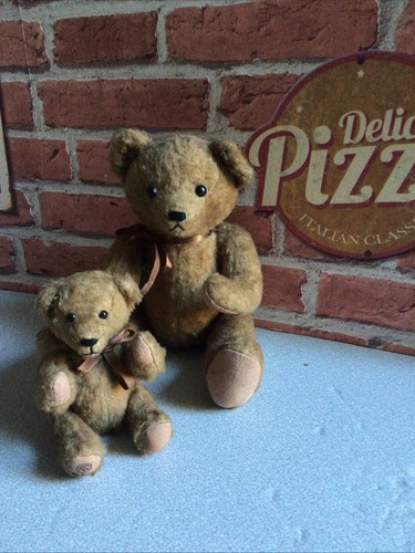 Artist teddy bears - artist, by