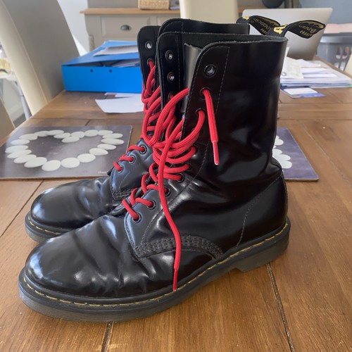 Martens airwair hole - dr,