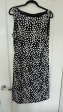 LADIES BLACK & WHITE PATTERNED SLEEVELESS DRESS SIZE 18 BY JESSICA HOWARD
