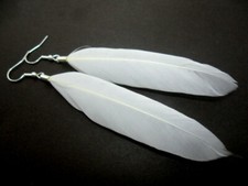 A PAIR OF PRETTY DANGLY FEATHER  EARRINGS. NEW. 