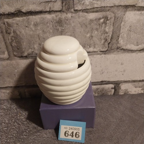 White ceramic lidded - white,
