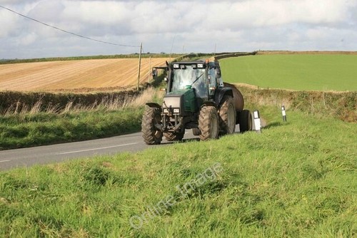 Photo 6x4 tractor and - photo, dung