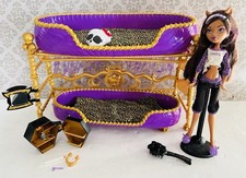 Monster High Set Dead Tired Room To Howl Bed & Dead Tired Clawdeen Wolf Doll