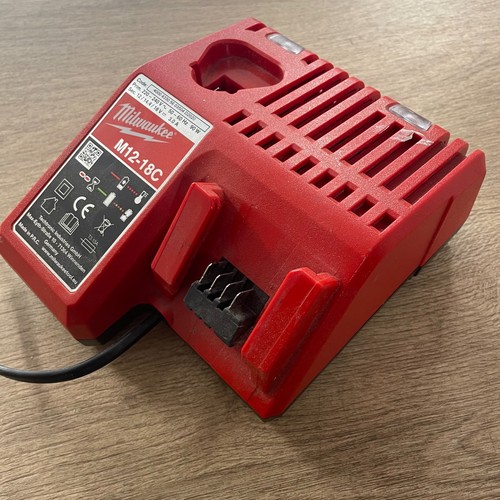 Milwaukee battery charger - battery,