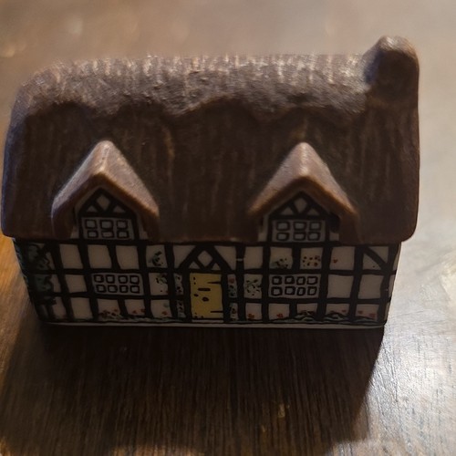 Wade england tudor cottage - wade,
