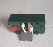 Matchbox Lesney NO.17 Green & red Horse Box with 2 Horses,  Ergomatic cab
