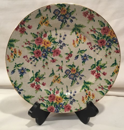 Vintage 8in plate - 8in, “queen