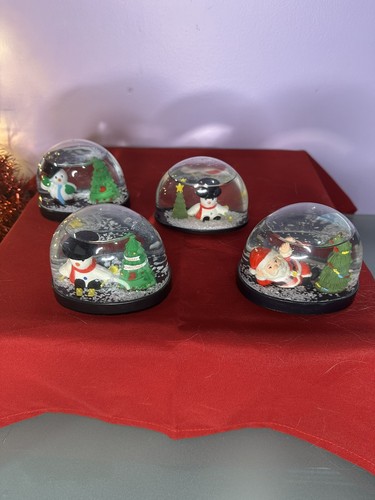 Vintage snow globes - snow, set